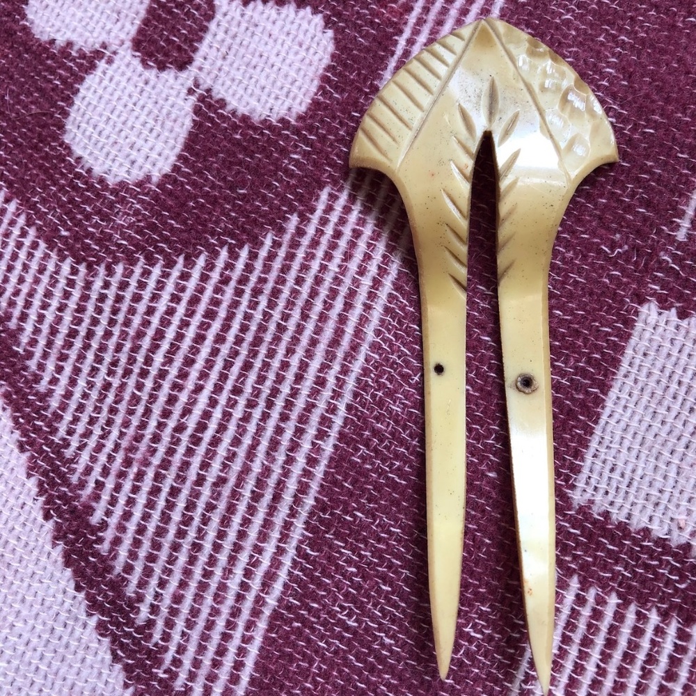 1900s Celluloid French Ivory Hair Comb